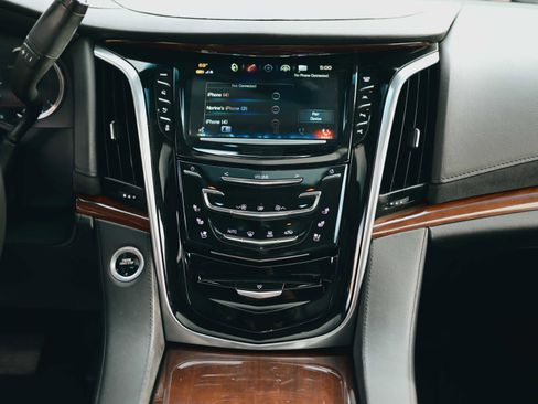 Used 2019 Cadillac Escalade ESV Luxury image 8