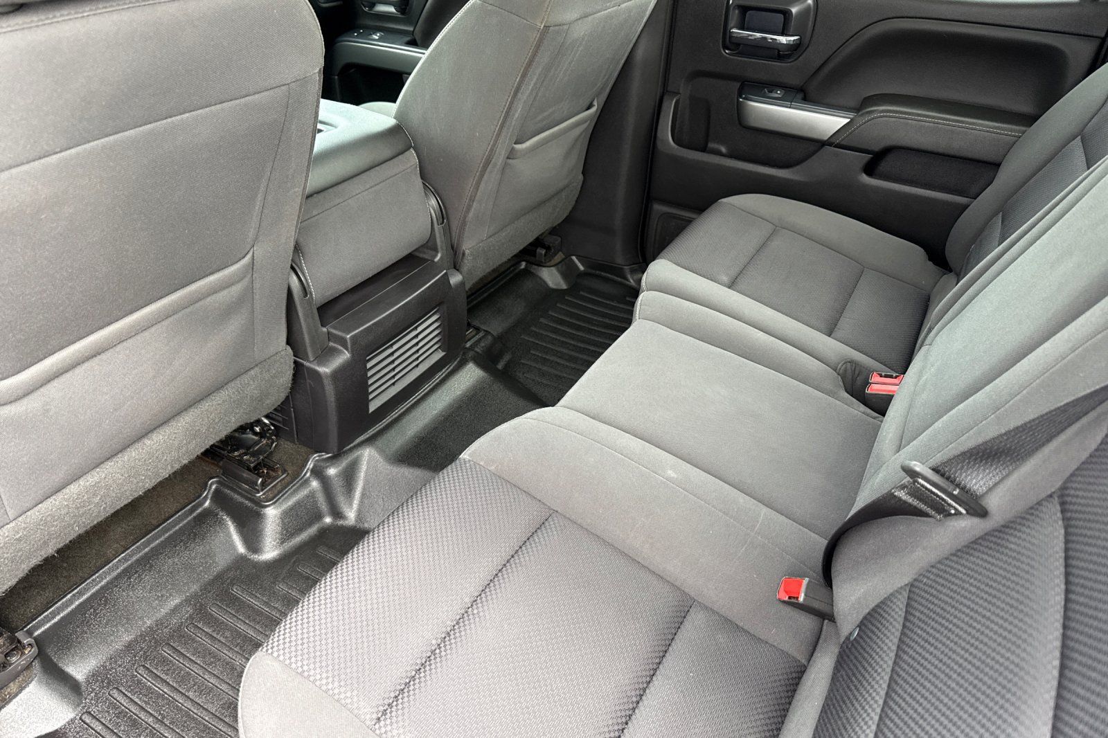 Used 2018 Chevrolet Silverado 1500 LT w/ LT Eassist Package AWD/4WD image 12