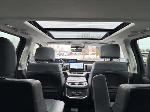 Used 2025 Ford Expedition Active image 19