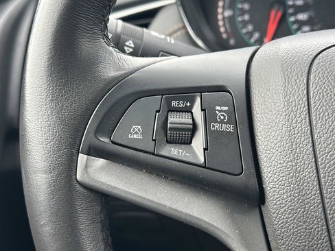 Certified 2022 Chevrolet Trax LT w/ LT Convenience Package image 21