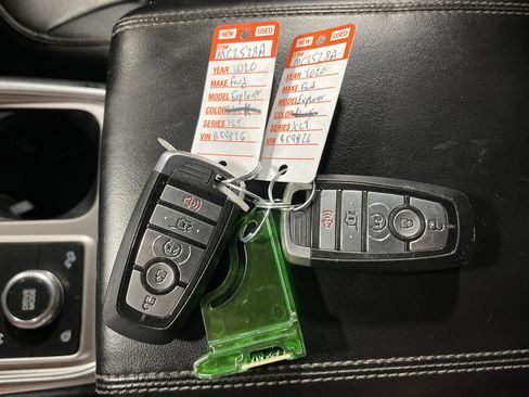 Used 2020 Ford Explorer XLT w/ Equipment Group 202A image 27