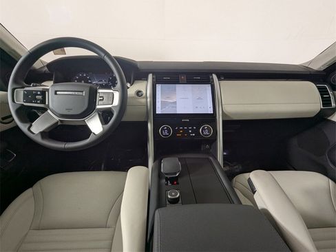 Used 2025 Land Rover Discovery S image 15