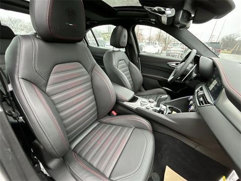 New 2025 Alfa Romeo Giulia AWD w/ Driving Assist Package image 15