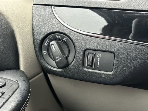 Used 2019 Dodge Grand Caravan SXT image 8