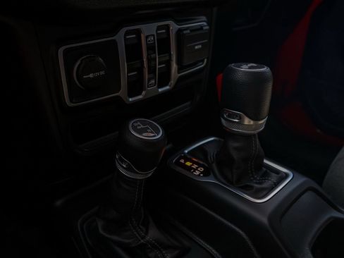 Used 2025 Jeep Wrangler Unlimited Sport AWD/4WD image 31
