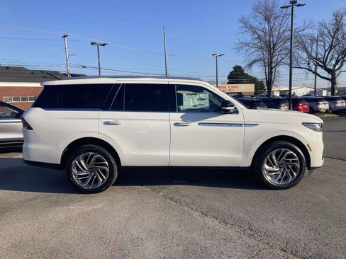 New 2025 Lincoln Navigator Reserve AWD/4WD image 2