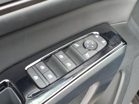 New 2026 Nissan Pathfinder SL image 17