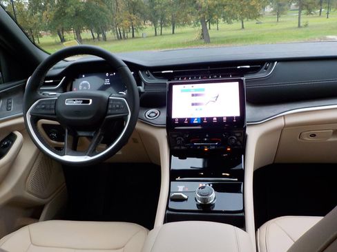 New 2025 Jeep Grand Cherokee L Limited image 16