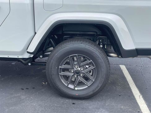 New 2025 Jeep Gladiator Sport image 36