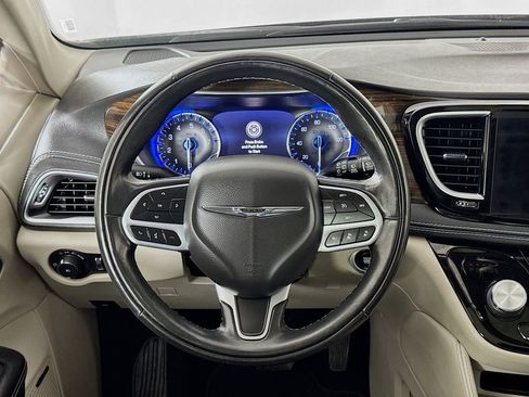 Used 2022 Chrysler Pacifica Limited image 14