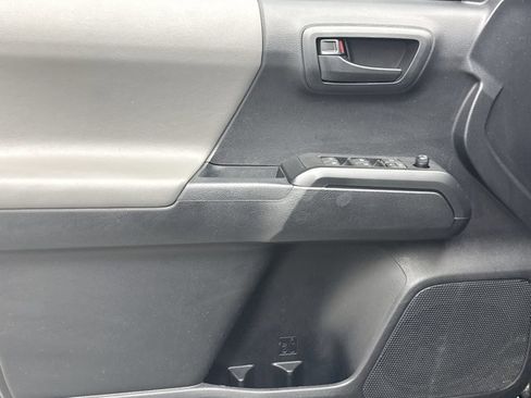 Used 2019 Toyota Tacoma SR w/ SR Convenience Package AWD/4WD image 9