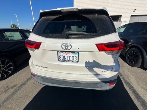 Certified 2018 Toyota Highlander XLE w/ Carpet Mat Package (TMS) FWD image 7