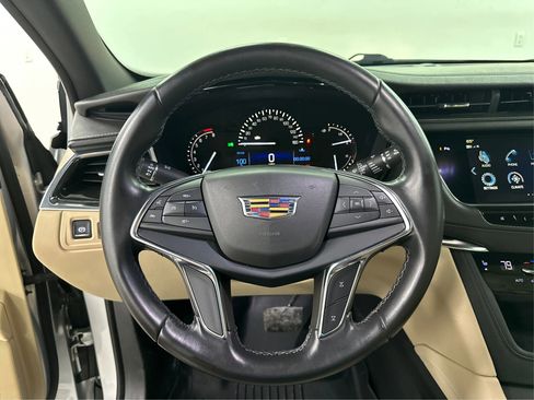 Used 2018 Cadillac XT5 Sport Utility 4D image 18