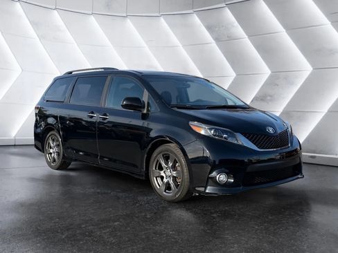 Used 2017 Toyota Sienna SE Premium image 7