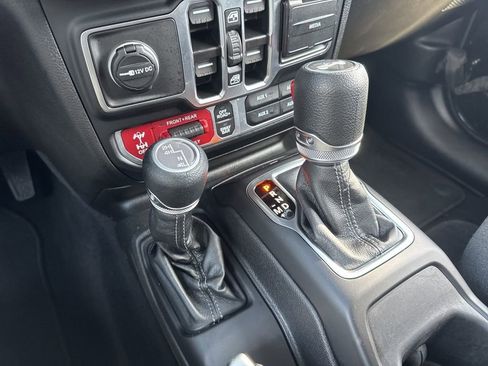 Used 2026 Jeep Wrangler Unlimited Rubicon AWD/4WD image 9