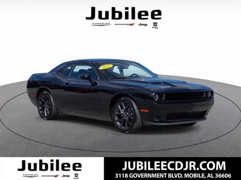 Used 2022 Dodge Challenger SXT w/ Driver Convenience Group RWD image 1