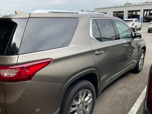 Used 2020 Chevrolet Traverse High Country w/ LPO, Floor Liner Package FWD image 5