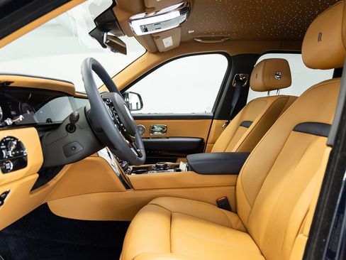 Certified 2025 Rolls-Royce Cullinan AWD/4WD image 34