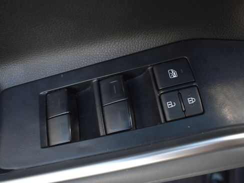 Used 2023 Toyota Highlander XLE image 11