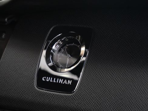 Used 2021 Rolls-Royce Cullinan image 14