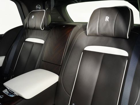 Used 2023 Rolls-Royce Cullinan w/ Cullinan Package image 41