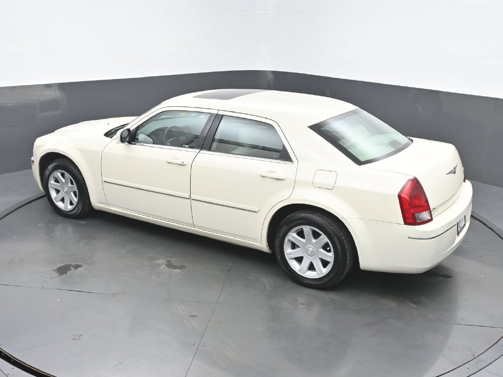Used 2005 Chrysler 300 Touring w/ Sound Group RWD image 34