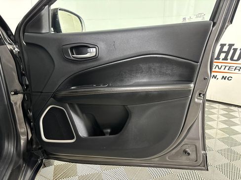 Used 2020 Jeep Compass Limited AWD/4WD image 27