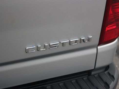 Used 2022 Chevrolet Silverado 2500 Custom w/ Custom Convenience Package image 13