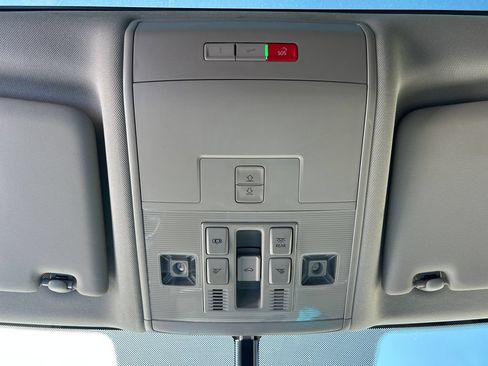Used 2021 Volkswagen Atlas SE w/ Panoramic Sunroof Package FWD image 19