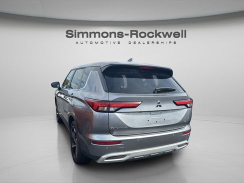 Used 2024 Mitsubishi Outlander SE image 23