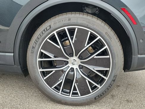 Used 2024 Porsche Macan 4 Electric image 7