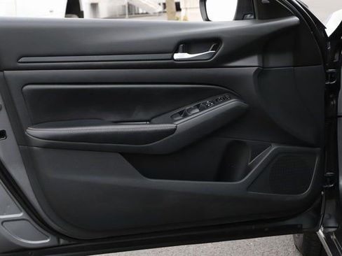 Used 2024 Nissan Altima 2.5 SV image 14