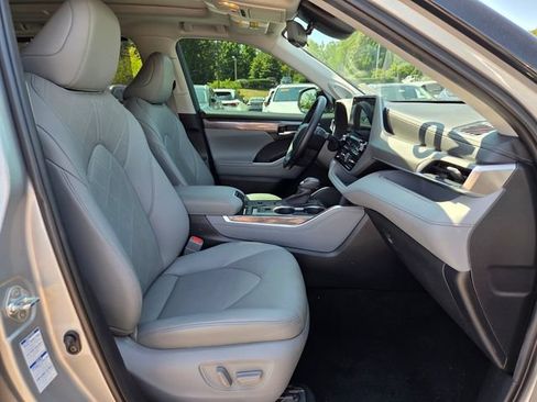 Used 2020 Toyota Highlander Platinum AWD/4WD image 22