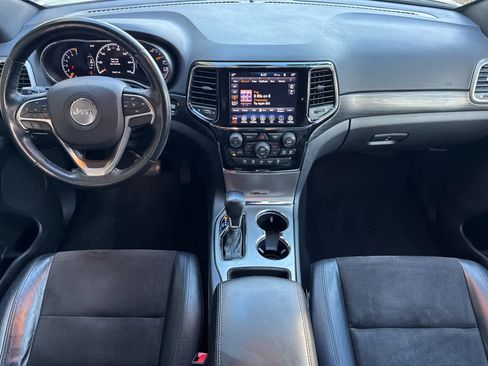 Used 2020 Jeep Grand Cherokee Altitude AWD/4WD image 13