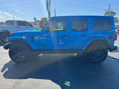 Used 2022 Jeep Wrangler Unlimited Sahara image 2
