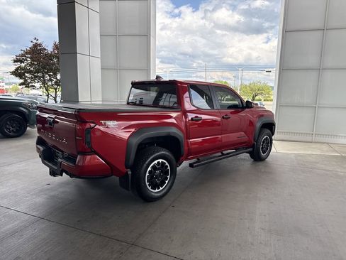 Certified 2025 Toyota Tacoma TRD Off-Road AWD/4WD image 4