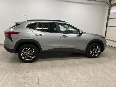 Used 2025 Chevrolet Trax LT FWD image 10