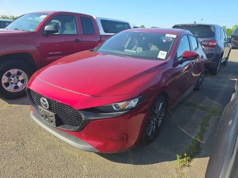 Used 2019 MAZDA MAZDA3 Hatchback w/ Preferred Package FWD image 1