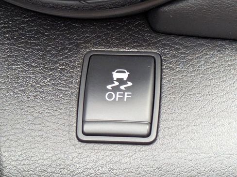 Used 2019 Nissan Kicks SR w/ SR Premium Package image 29