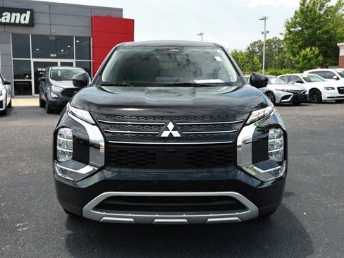 Used 2024 Mitsubishi Outlander SE FWD image 2