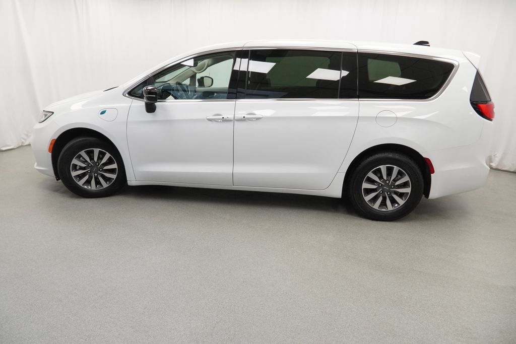 Used 2024 Chrysler Pacifica Limited FWD image 27