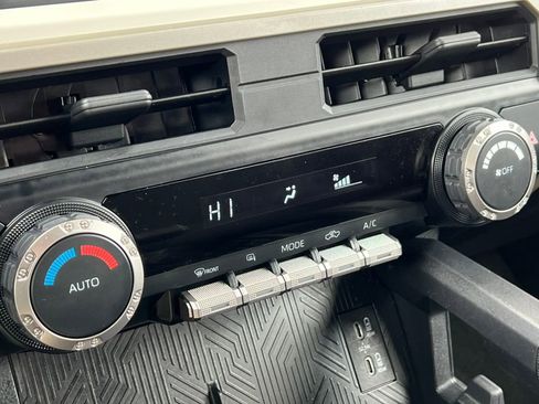 Used 2024 Toyota Tacoma TRD Off-Road image 24