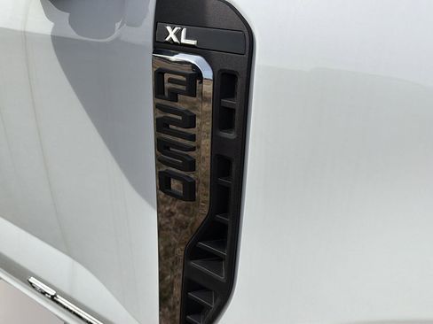 New 2025 Ford F250 XL w/ XL Chrome Package RWD image 5