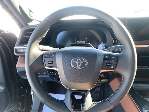 New 2025 Toyota Crown Signia Limited image 16