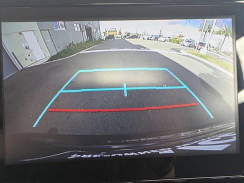 Used 2020 Toyota Corolla LE image 11