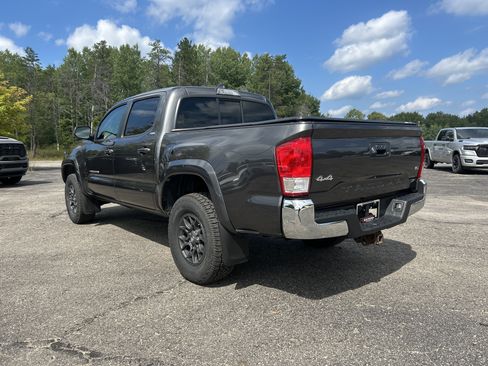 Used 2017 Toyota Tacoma SR5 w/ Tow Package AWD/4WD image 5