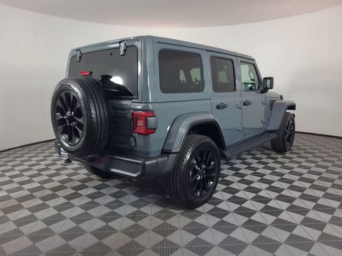 Used 2025 Jeep Wrangler Unlimited Sahara AWD/4WD image 3
