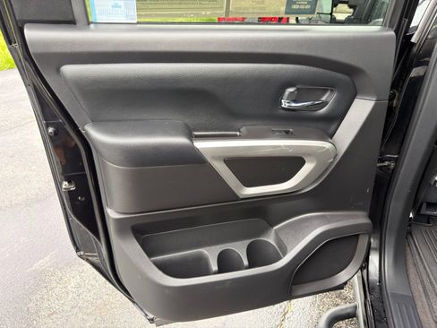 Used 2021 Nissan Titan SV w/ SV Convenience Package AWD/4WD image 28