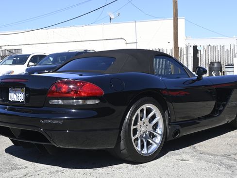 Used 2003 Dodge Viper SRT-10 image 4