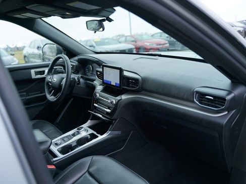 Used 2020 Ford Explorer XLT w/ Equipment Group 202A image 23